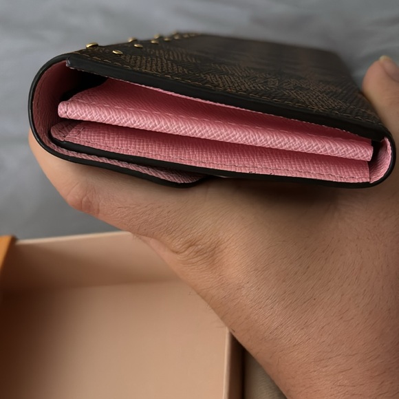 Louis Vuitton Limited Edition Sarah Wallet - Picture 7 of 10